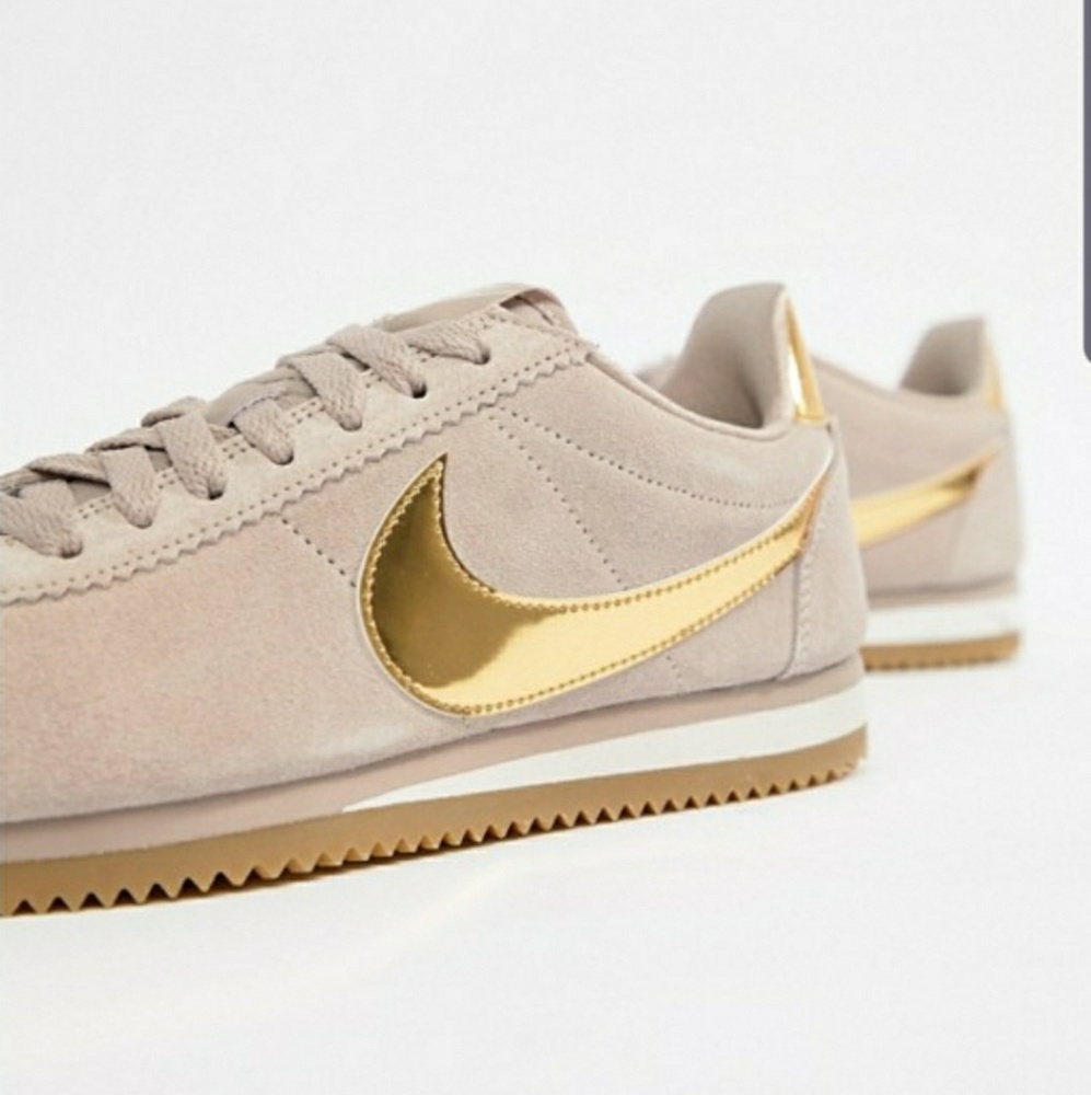 Authentic Womens Nike Cortez SE Sneaker